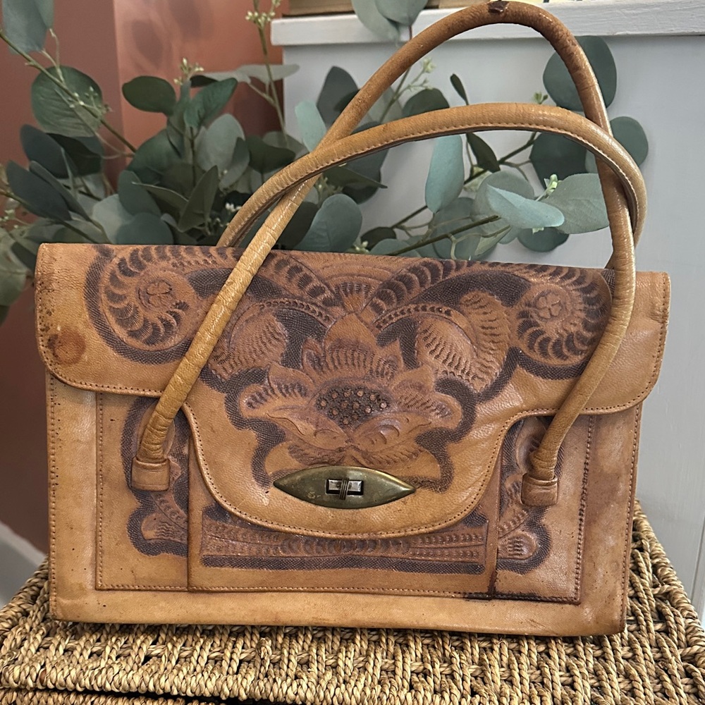 Vintage Mexican tooled tan brown genuine leather multiple interior pockets purse